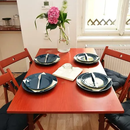 New Central Apt With Great City Vibes! * 프라하