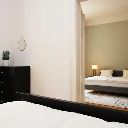 New Central Apt With Great City Vibes! 아파트